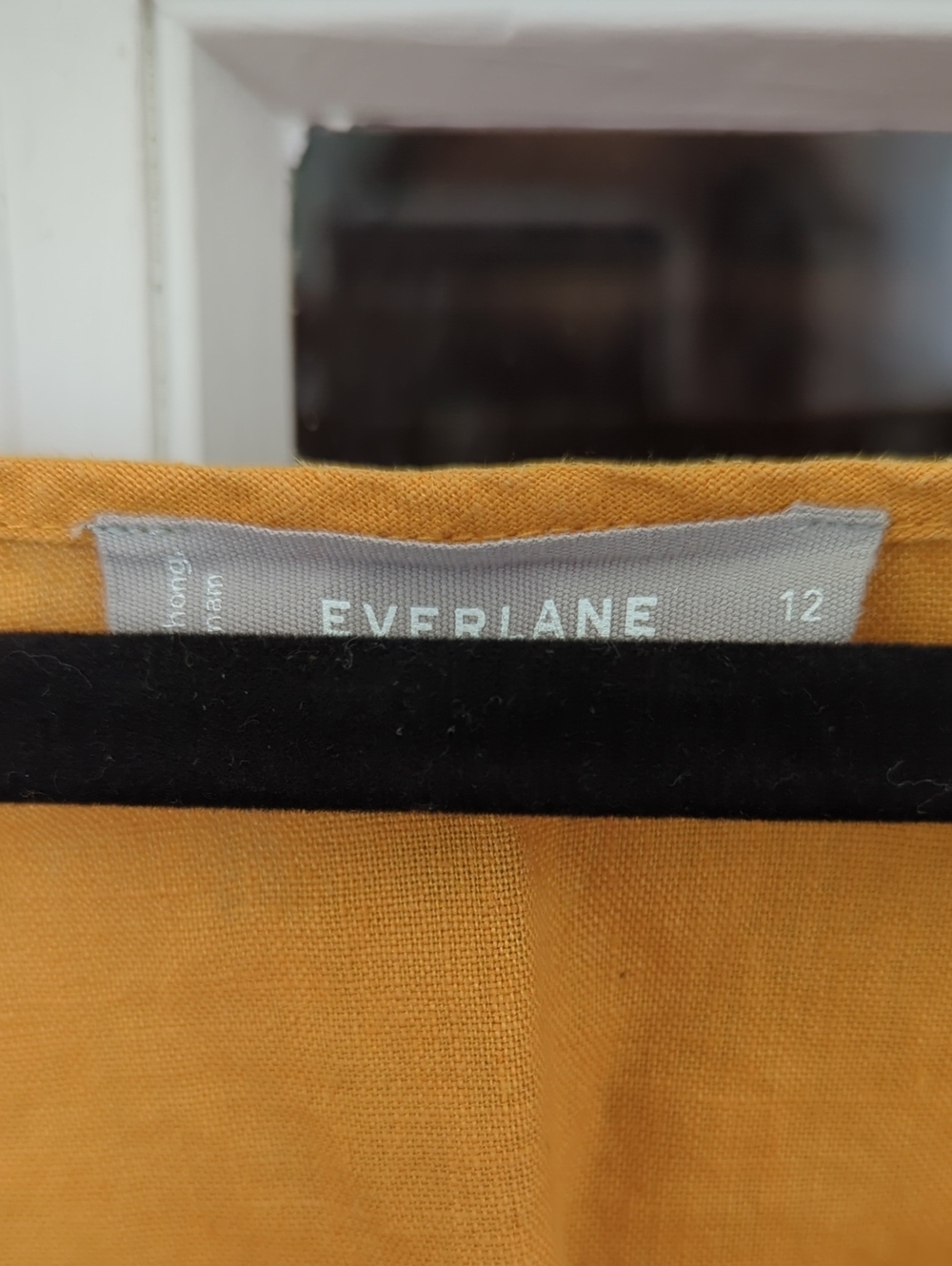 Everlane - Linen Puff-Sleeve Button-Front Top - Picture 4 of 6